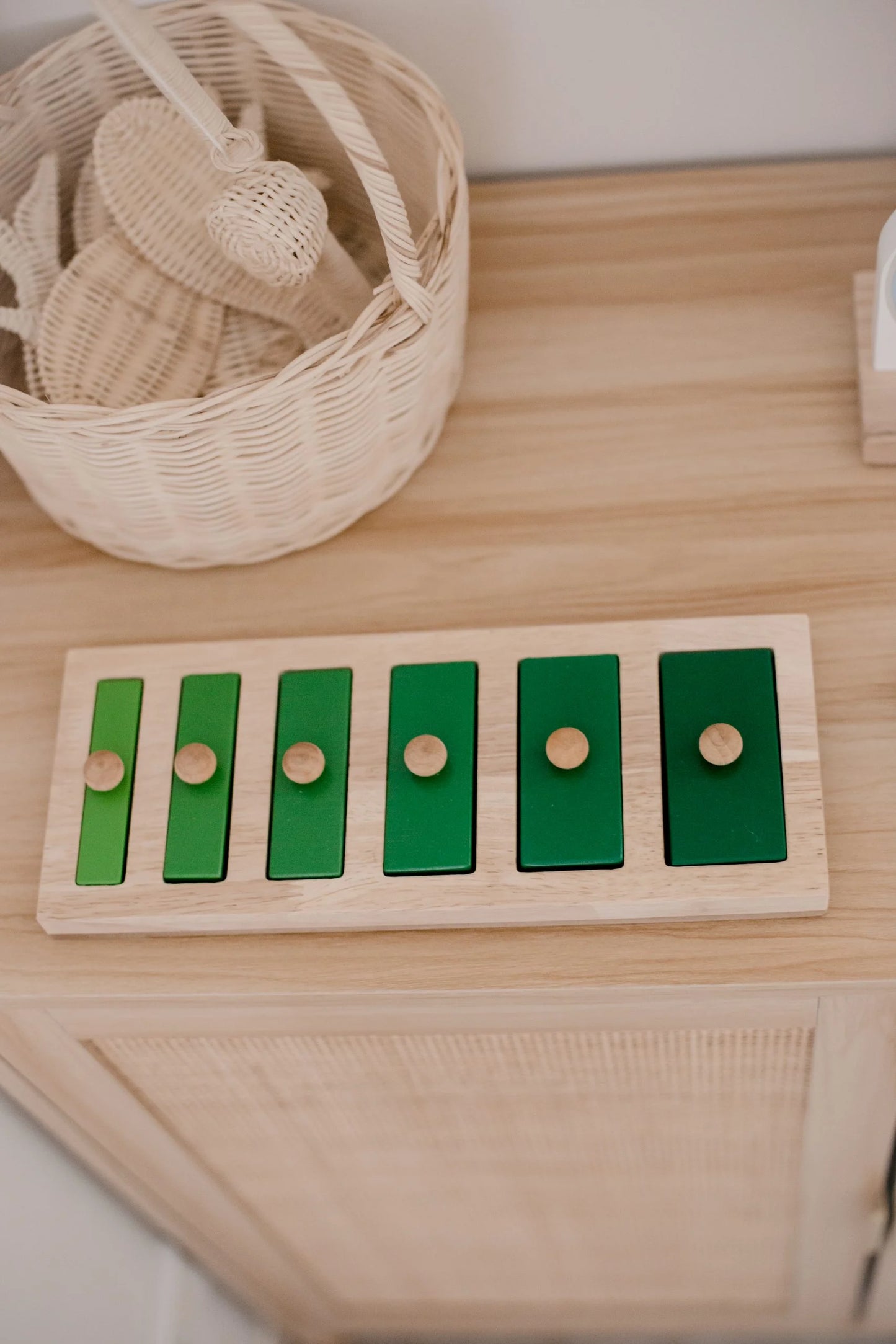 Narrow - Wide Knob Puzzle