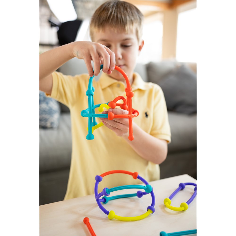 Child building with Fat Brain Toys - Plip Kit - 2