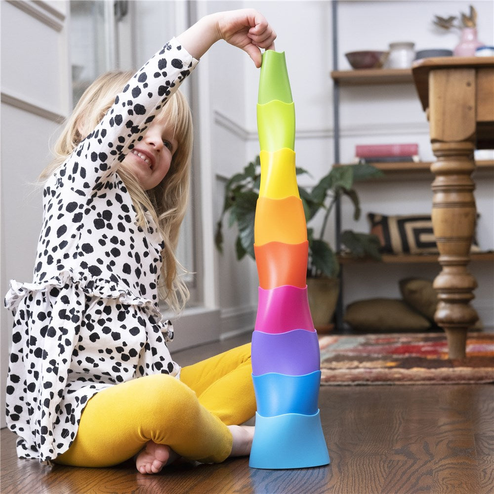 Child playing with Fat Brain Toys - SpiroKu