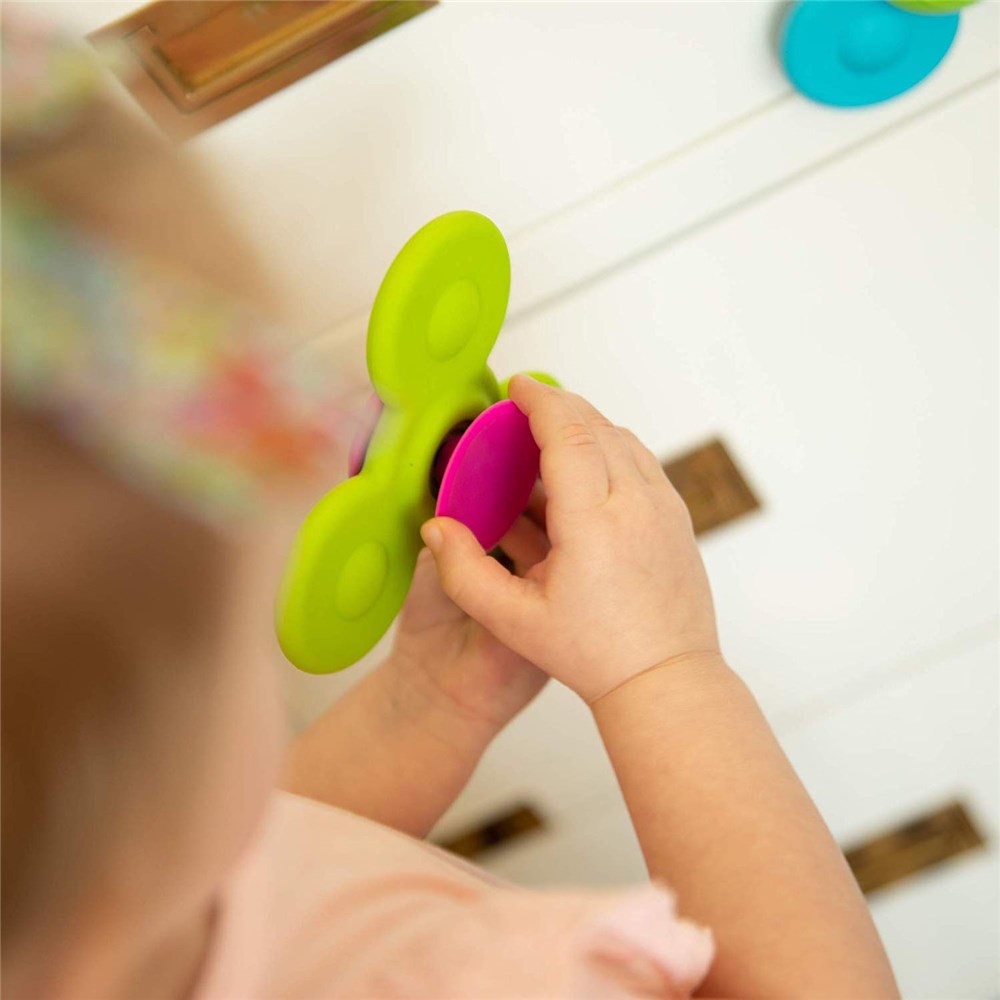 Child spinning Fat Brain Toys - Whirly Squigz