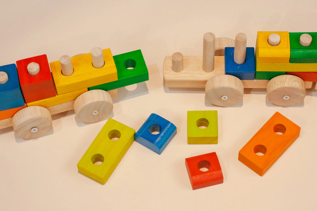 QToys | Stack & Pull Train