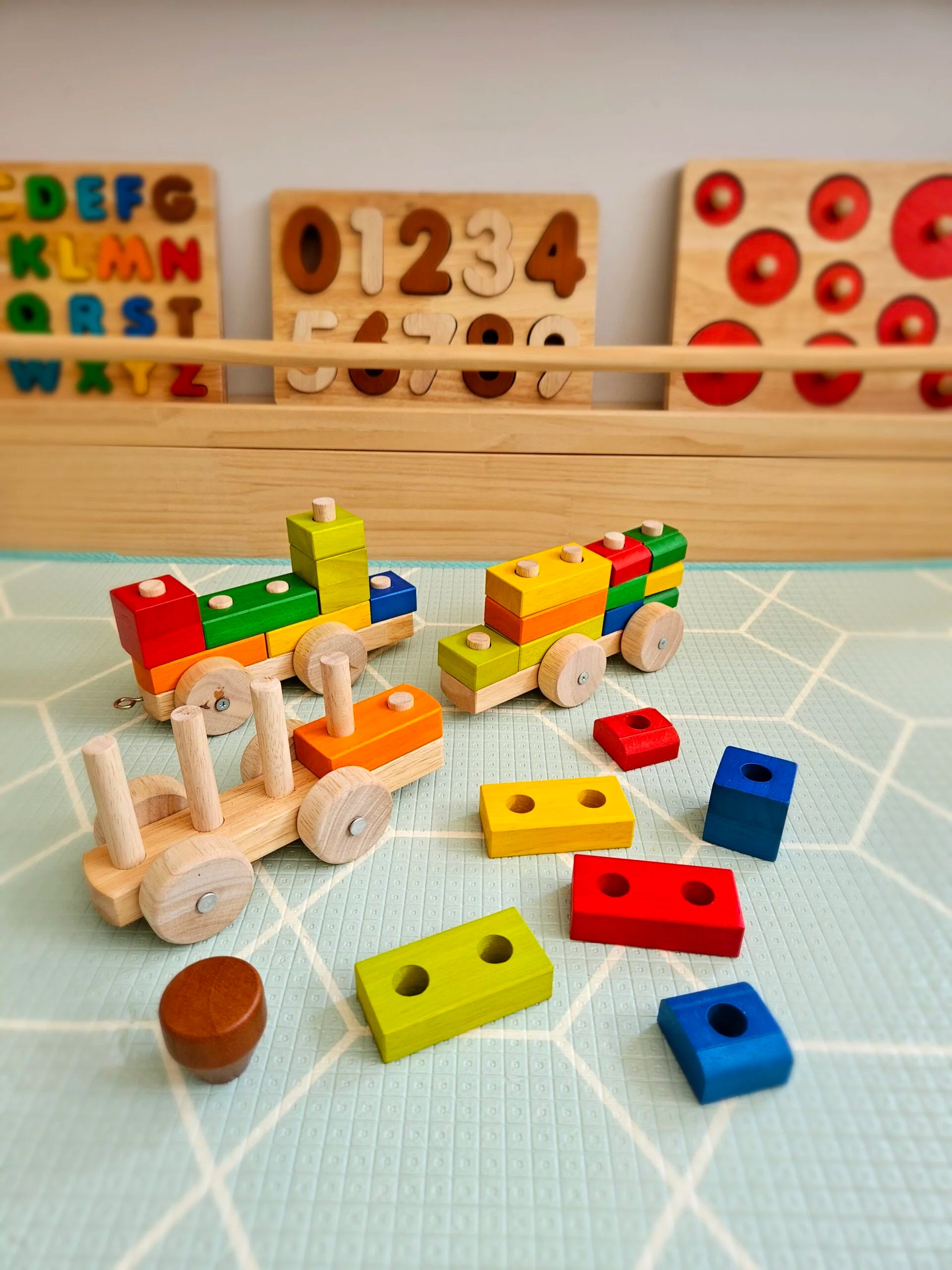 QToys | Stack & Pull Train