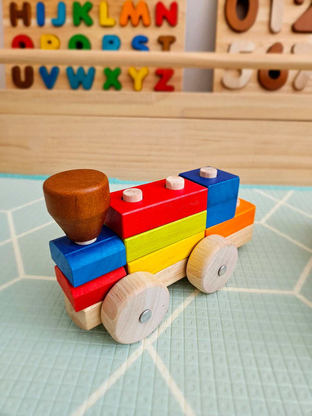 QToys | Stack & Pull Train