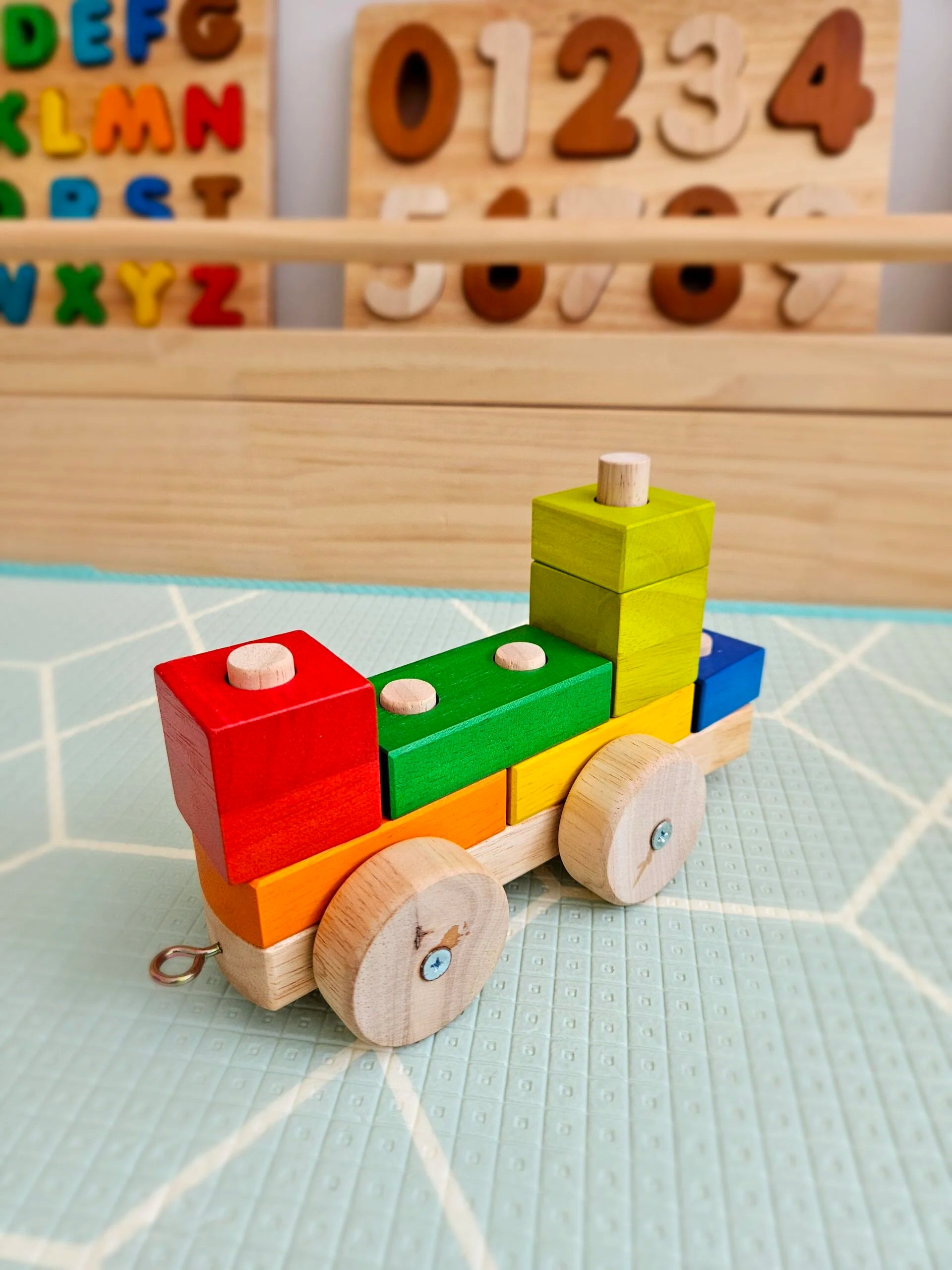 QToys | Stack & Pull Train