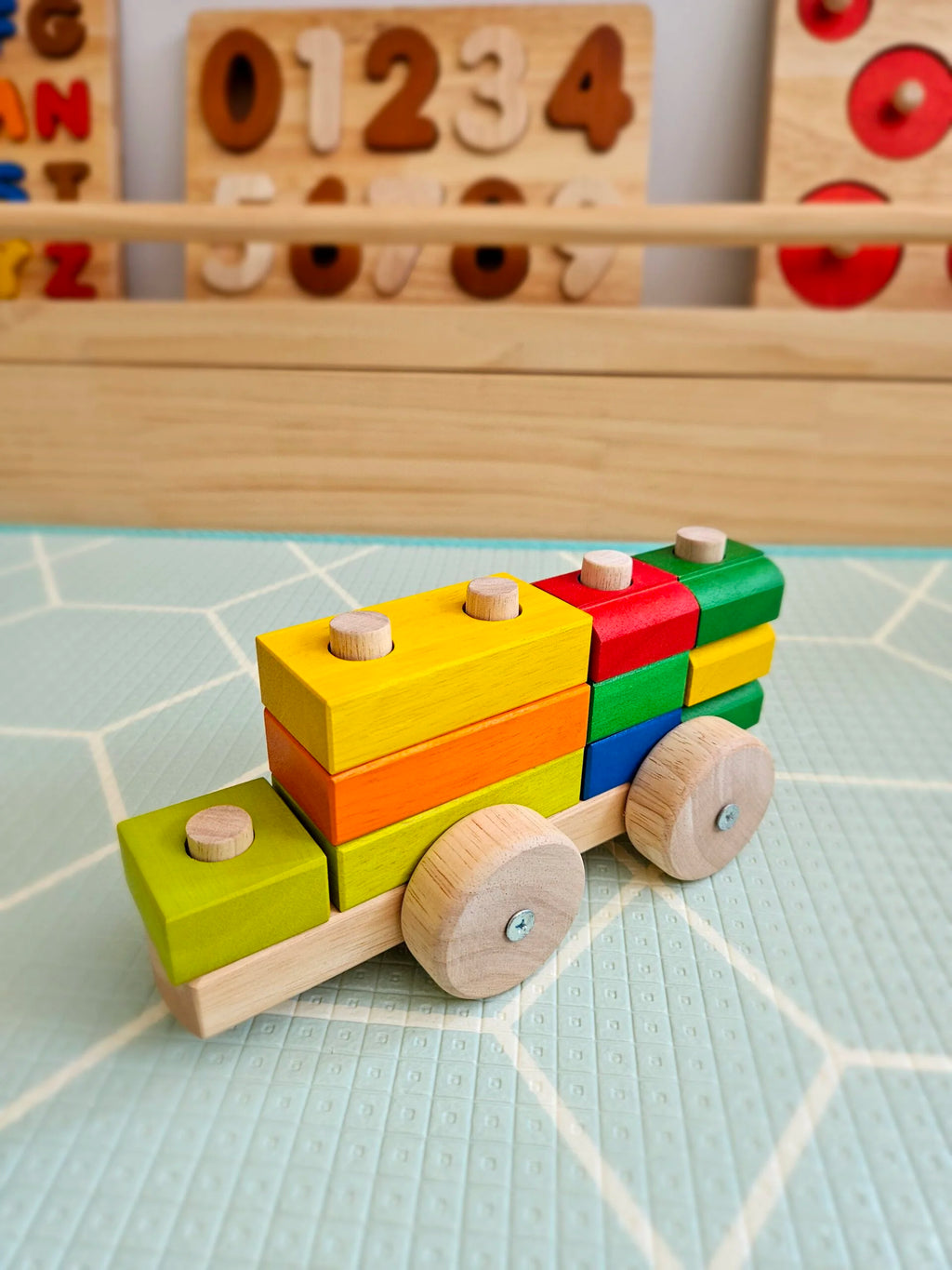 QToys | Stack & Pull Train