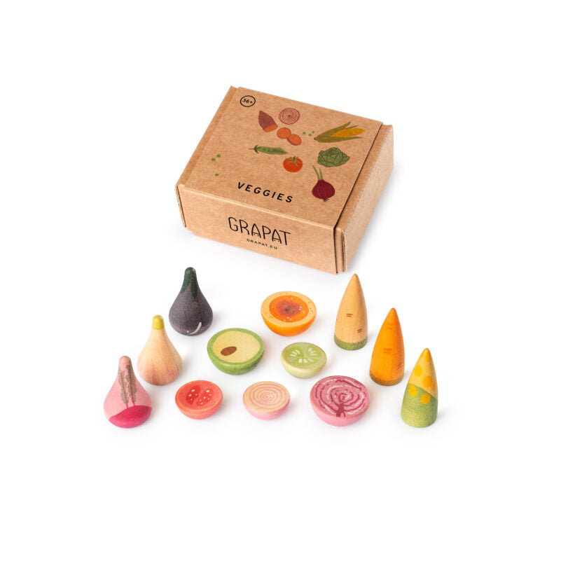 Set of wooden toy fruits and vegetables with a cardboard box labeled 'Grapet' on a white background.