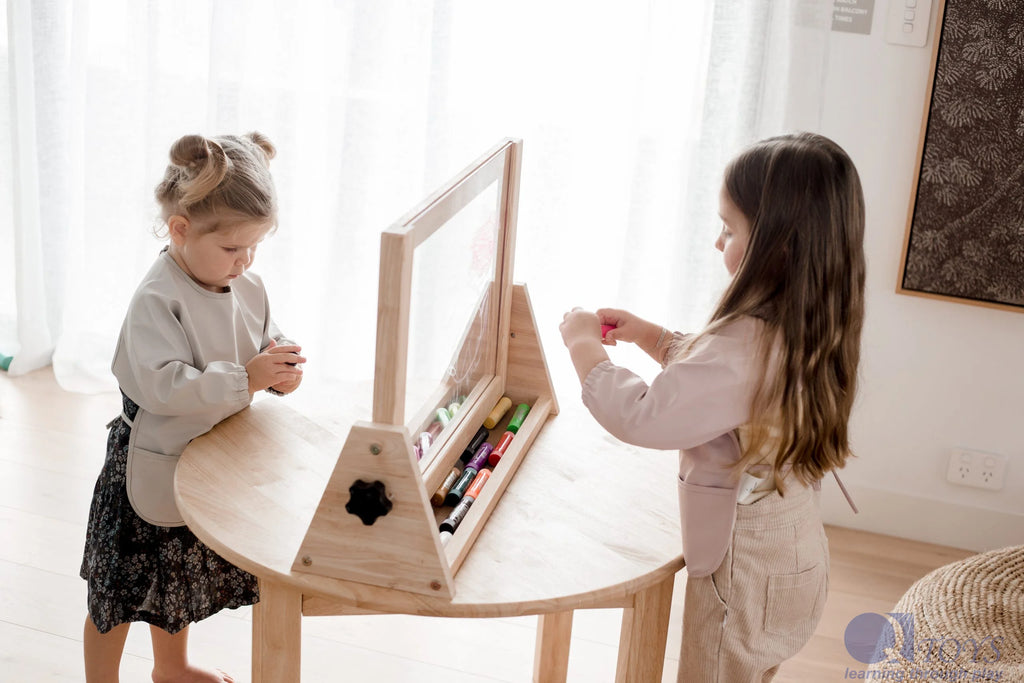 QToys | 4 in 1 Table Easel