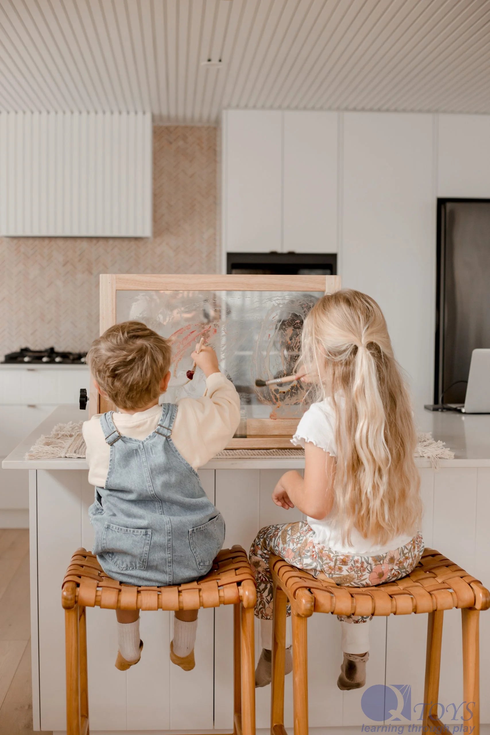 QToys | 4 in 1 Table Easel