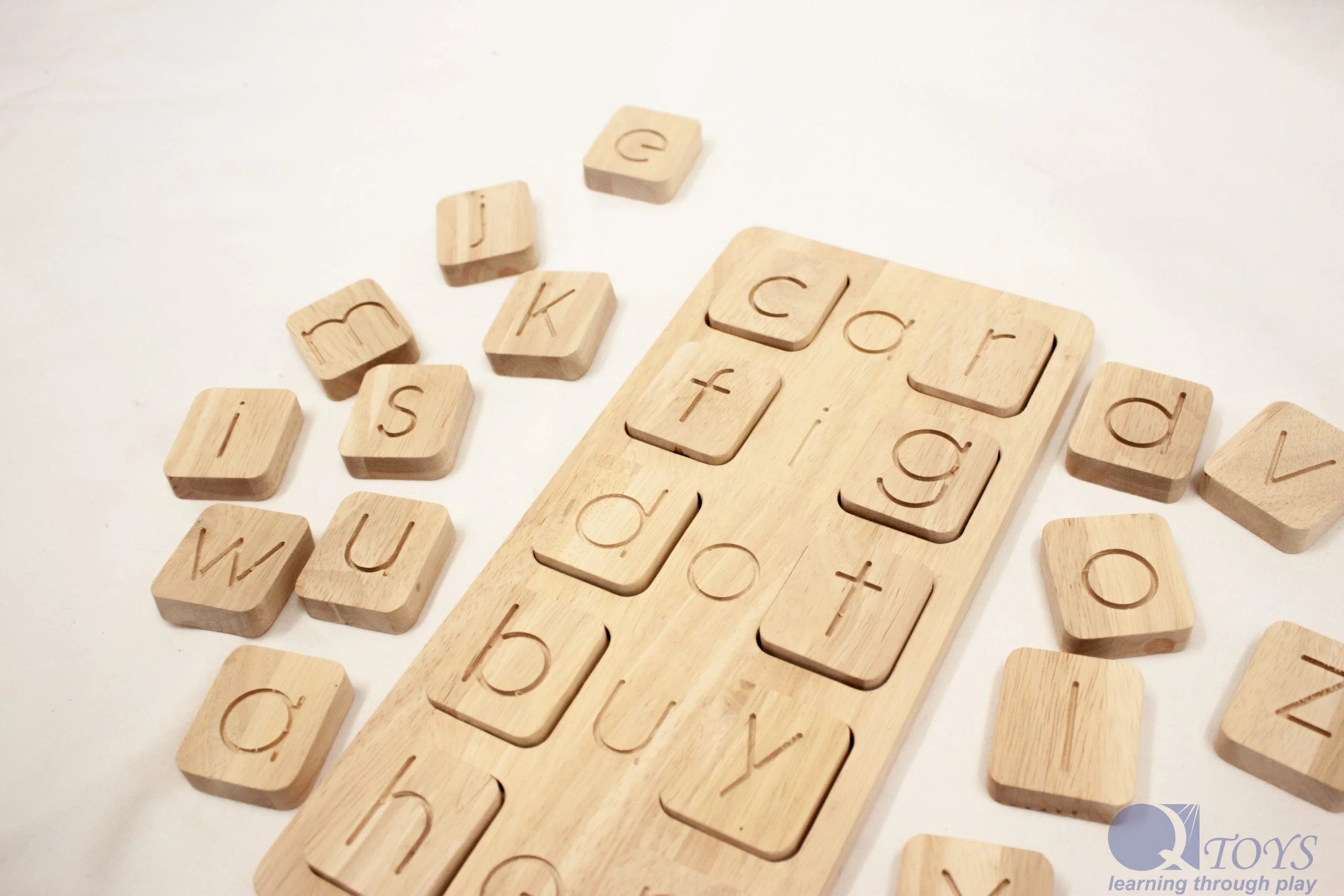 QToys | CVC Word Board