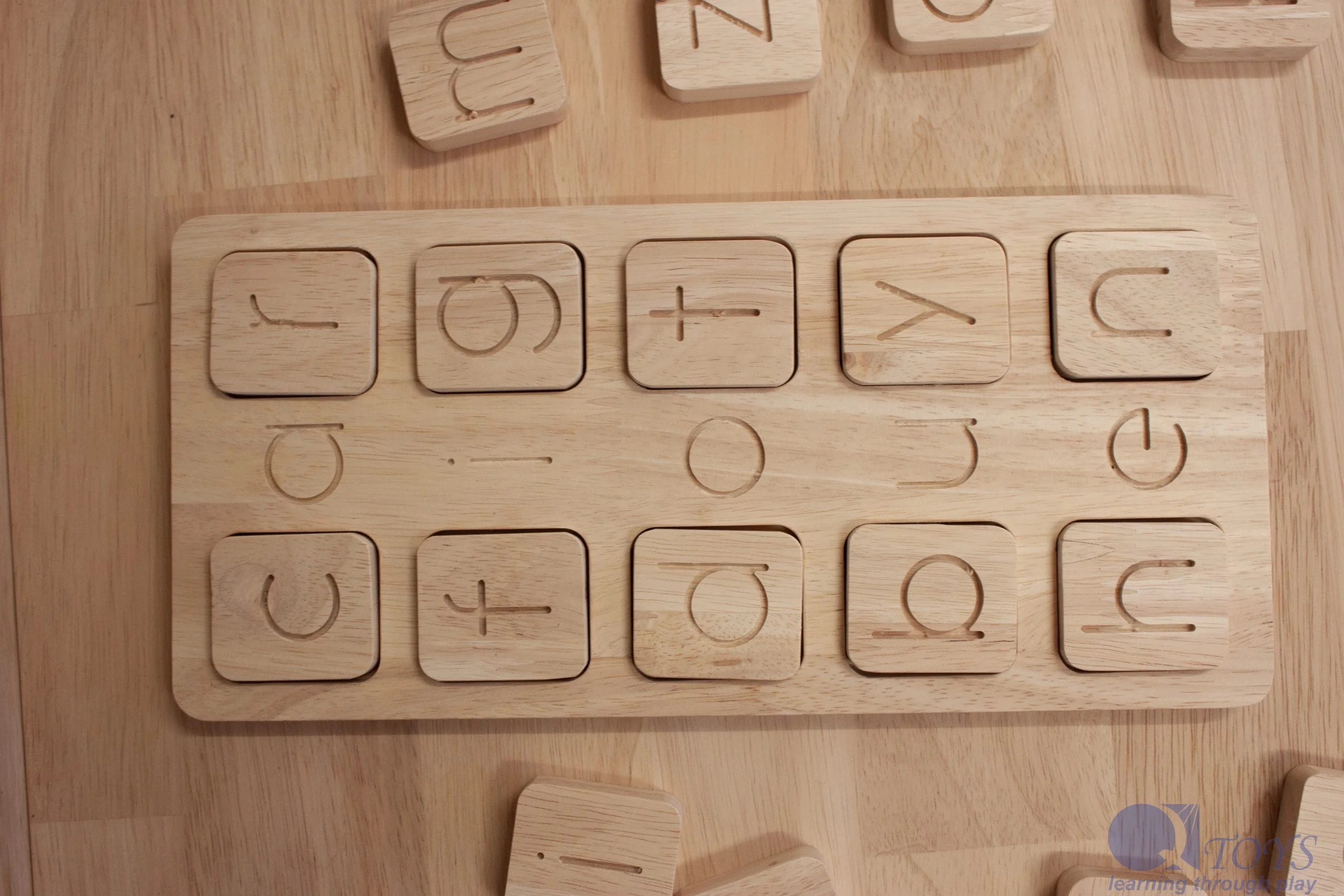 QToys | CVC Word Board