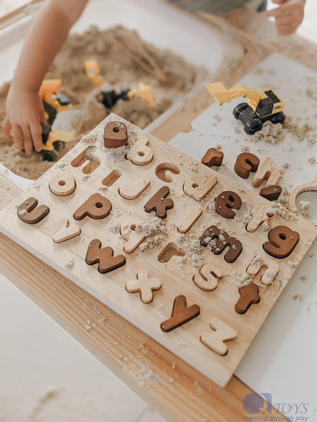 QToys | Natural Lowercase Puzzle