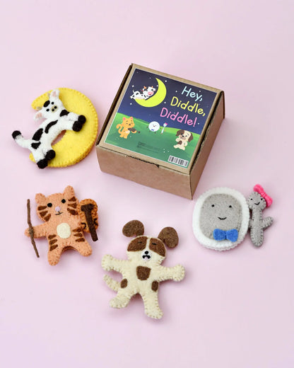Tara Treasures | Hey Diddle Diddle Finger Puppet Set