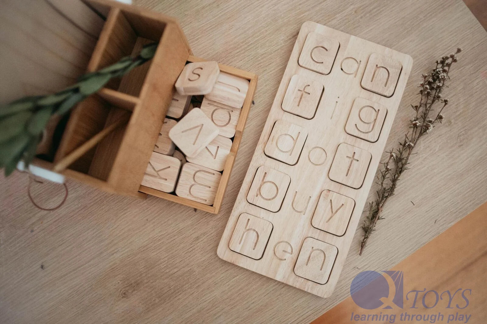 QToys | CVC Word Board