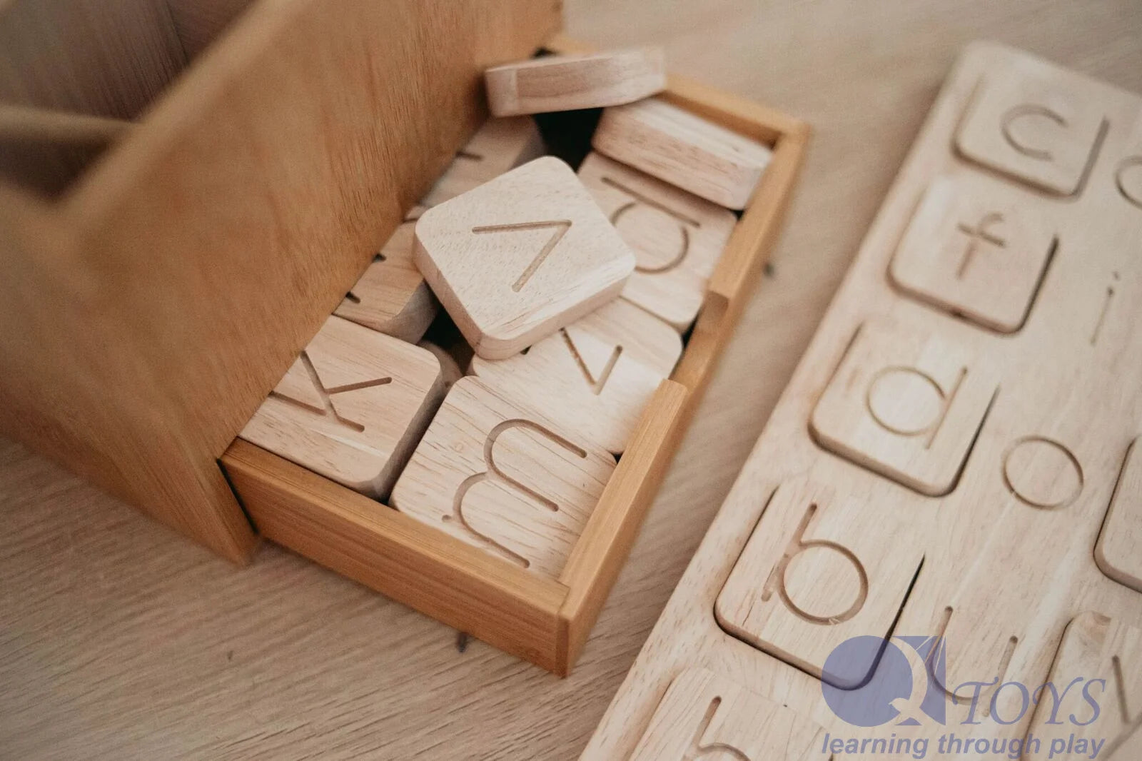 QToys | CVC Word Board